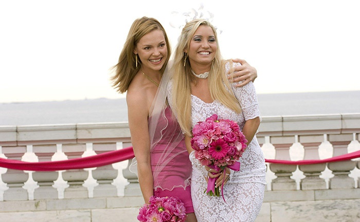 Наряд сестры должен соответствовать свадебному платью невесты